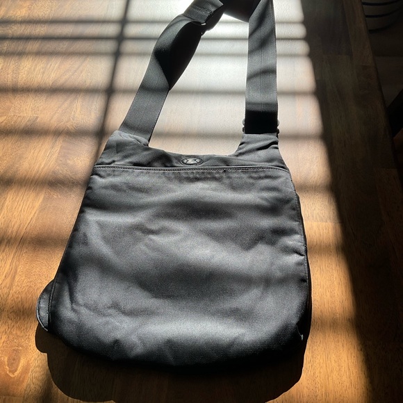 Tumi Black and Red Messenger Bag - Picture 5 of 13